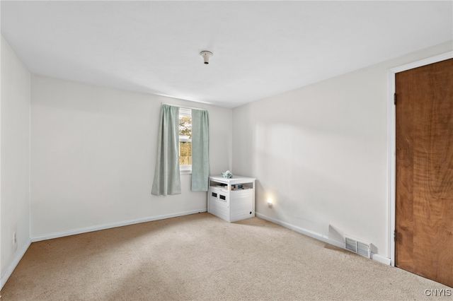 221 Weymouth Road, Syracuse, NY 13205