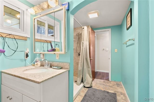 221 Weymouth Road, Syracuse, NY 13205