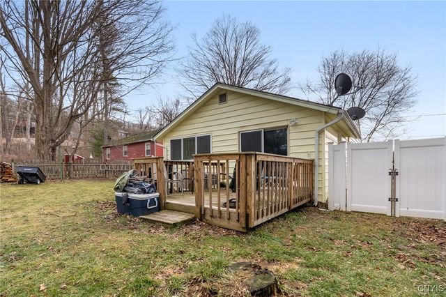 221 Weymouth Road, Syracuse, NY 13205