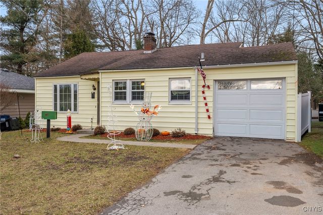 221 Weymouth Road, Syracuse, NY 13205