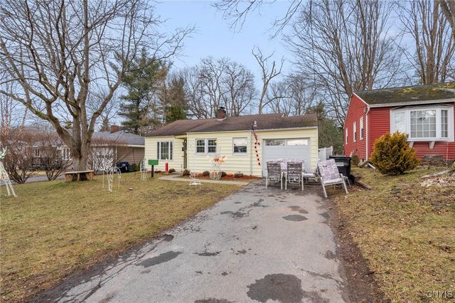 221 Weymouth Road, Syracuse, NY 13205