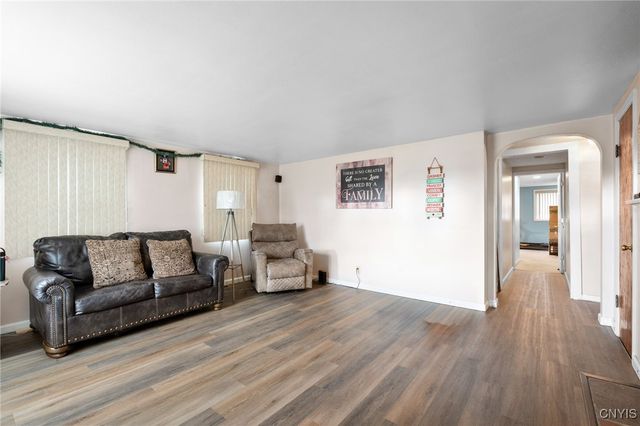 221 Weymouth Road, Syracuse, NY 13205