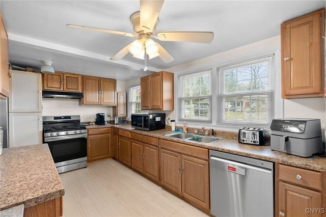 221 Weymouth Road, Syracuse, NY 13205