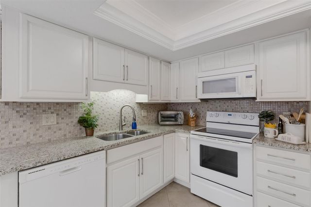 3902 WILSHIRE DRIVE 98, Sarasota, FL 34238