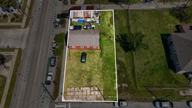 2820 Winnie Street, Galveston, TX 77550