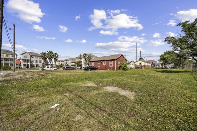 2820 Winnie Street, Galveston, TX 77550