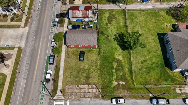 2820 Winnie Street, Galveston, TX 77550