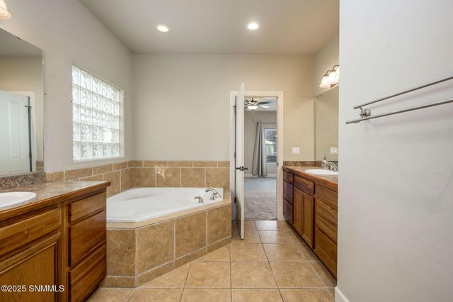 3827 Yellowstone Drive, Las Cruces, NM 88011