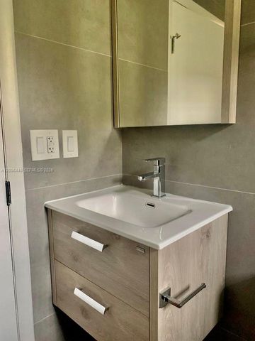 826 7th St 3, Miami Beach, FL 33139