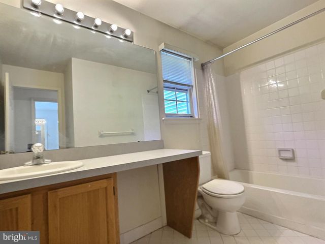 38 MAGNOLIA CT, Bordentown, NJ 08505