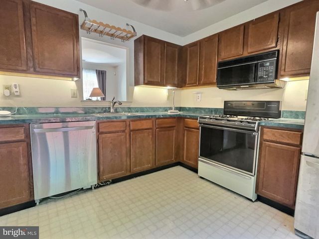 38 MAGNOLIA CT, Bordentown, NJ 08505