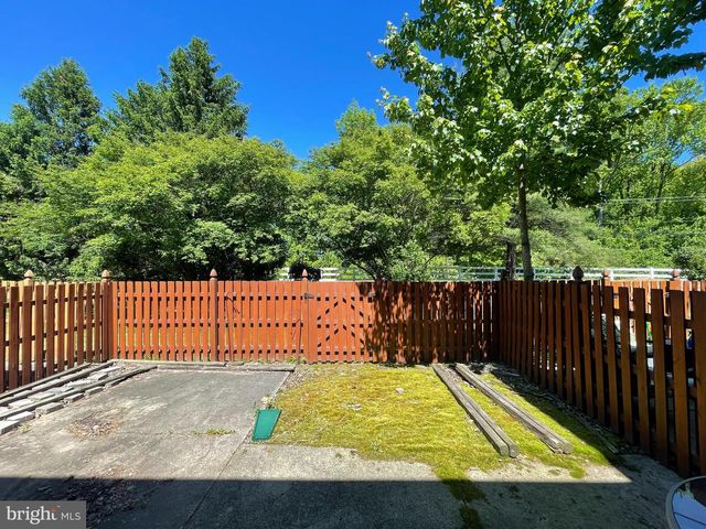 38 MAGNOLIA CT, Bordentown, NJ 08505