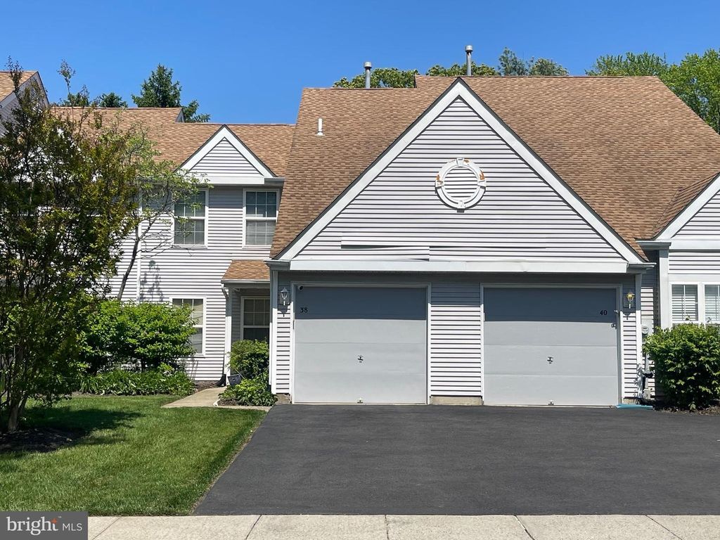 38 MAGNOLIA CT, Bordentown, NJ 08505