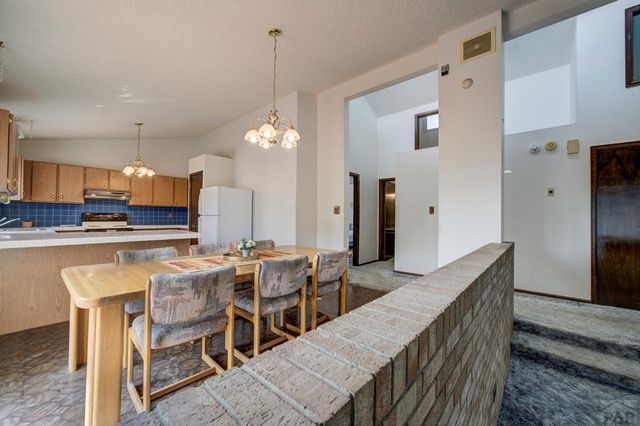 14 Crested Hill Ct., Pueblo, CO 81008