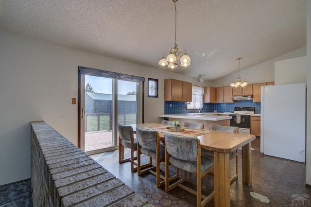 14 Crested Hill Ct., Pueblo, CO 81008
