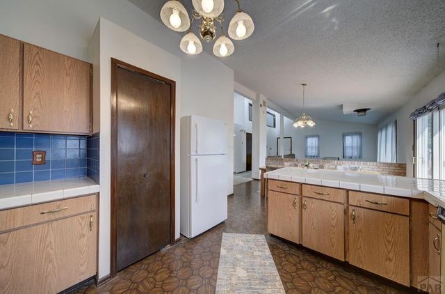 14 Crested Hill Ct., Pueblo, CO 81008