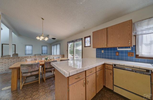 14 Crested Hill Ct., Pueblo, CO 81008