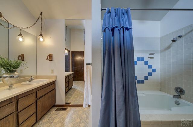 14 Crested Hill Ct., Pueblo, CO 81008