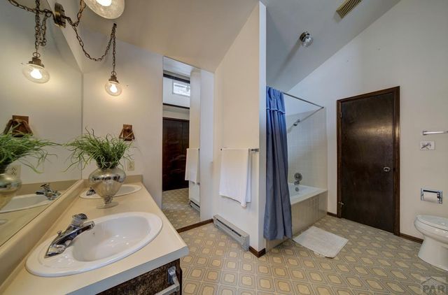 14 Crested Hill Ct., Pueblo, CO 81008