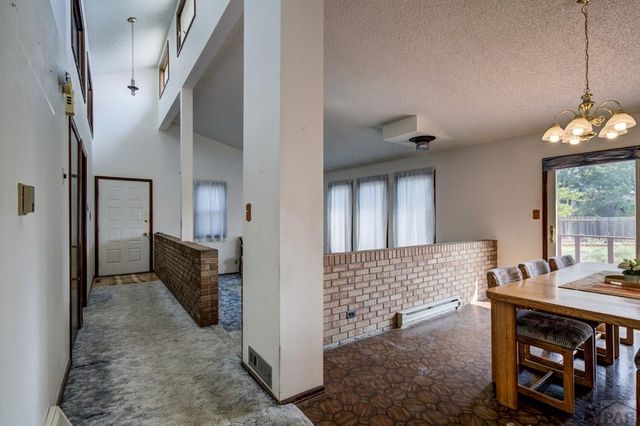 14 Crested Hill Ct., Pueblo, CO 81008