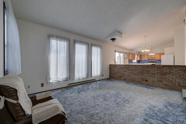 14 Crested Hill Ct., Pueblo, CO 81008