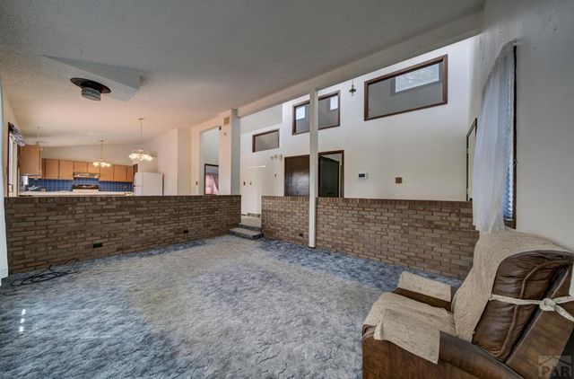 14 Crested Hill Ct., Pueblo, CO 81008