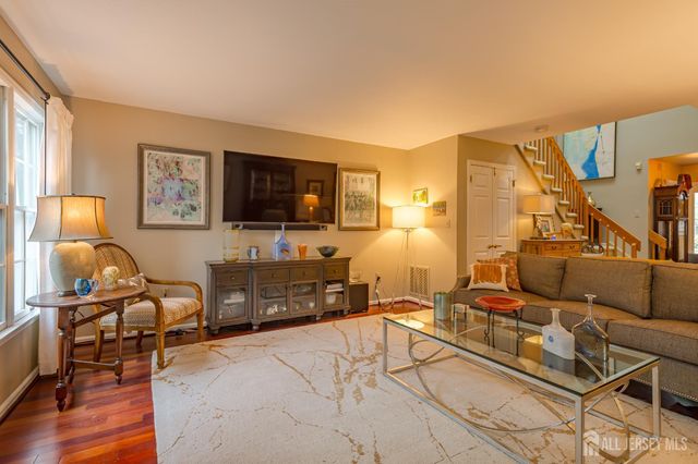 32 Springwood Court, South Brunswick, NJ 08540