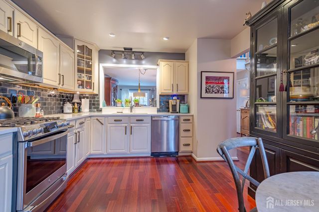 32 Springwood Court, South Brunswick, NJ 08540