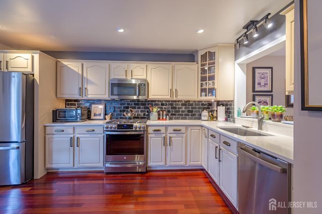 32 Springwood Court, South Brunswick, NJ 08540