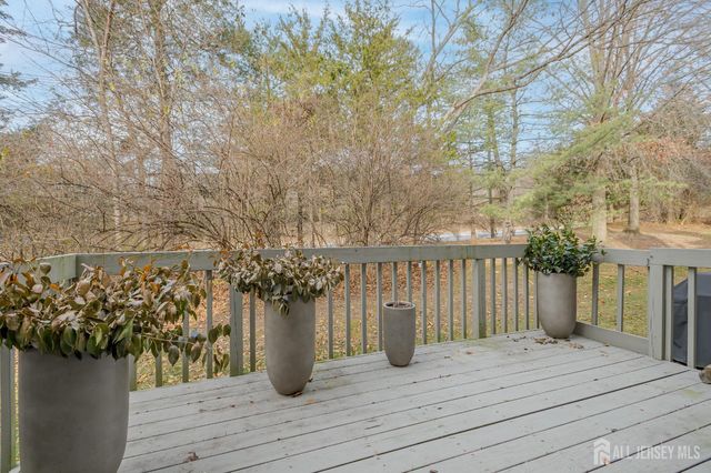 32 Springwood Court, South Brunswick, NJ 08540