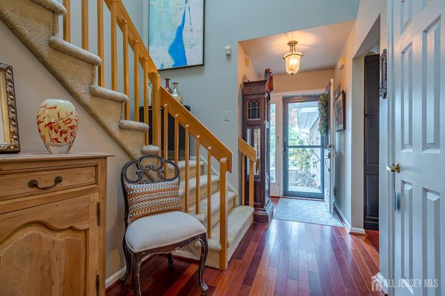 32 Springwood Court, South Brunswick, NJ 08540