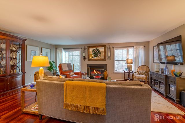 32 Springwood Court, South Brunswick, NJ 08540