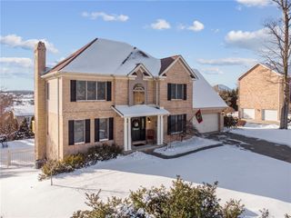 572 Agnes St, Hempfield Twp, PA 15601