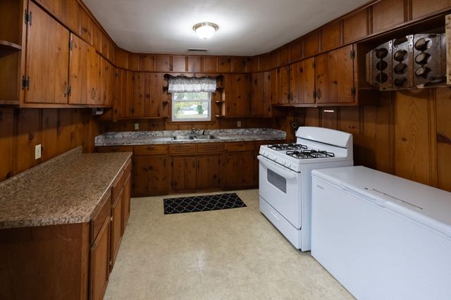 504 S Lincoln Avenue, Aurora, MO 65605