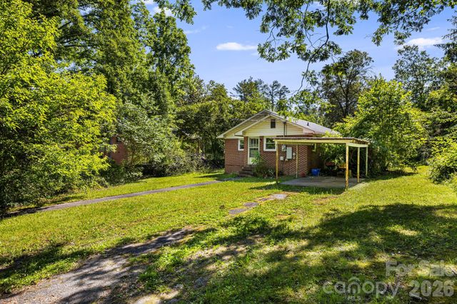 917 Fassifern Court, Hendersonville, NC 28791