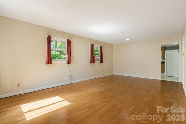 917 Fassifern Court, Hendersonville, NC 28791