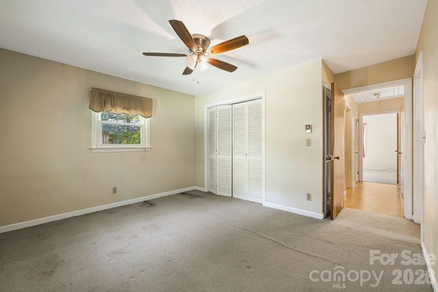 917 Fassifern Court, Hendersonville, NC 28791