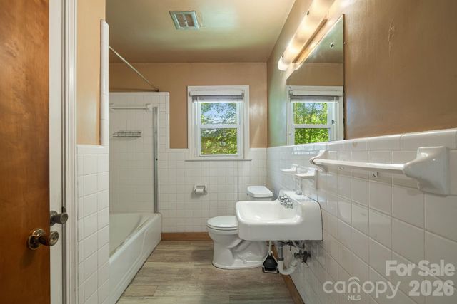 917 Fassifern Court, Hendersonville, NC 28791