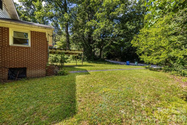 917 Fassifern Court, Hendersonville, NC 28791