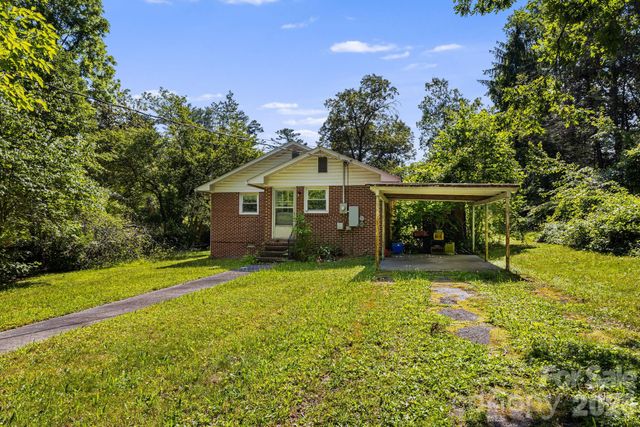 917 Fassifern Court, Hendersonville, NC 28791
