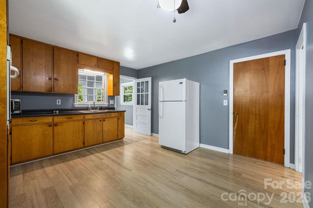 917 Fassifern Court, Hendersonville, NC 28791