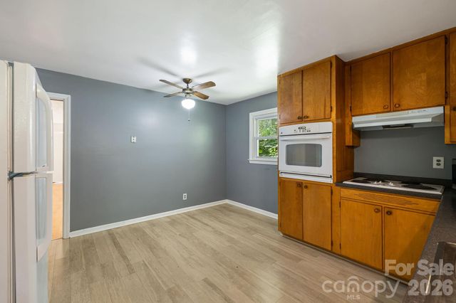 917 Fassifern Court, Hendersonville, NC 28791