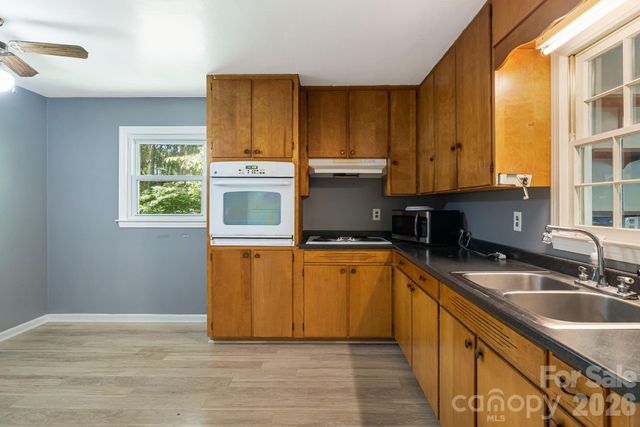 917 Fassifern Court, Hendersonville, NC 28791