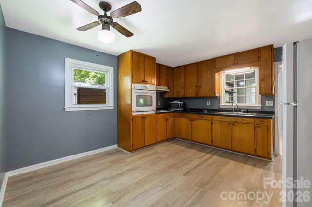 917 Fassifern Court, Hendersonville, NC 28791
