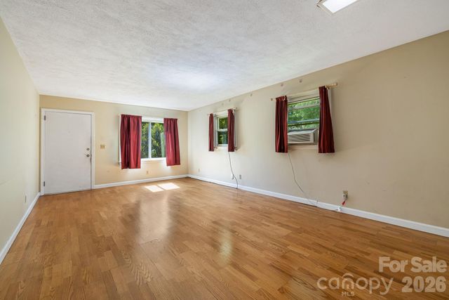 917 Fassifern Court, Hendersonville, NC 28791