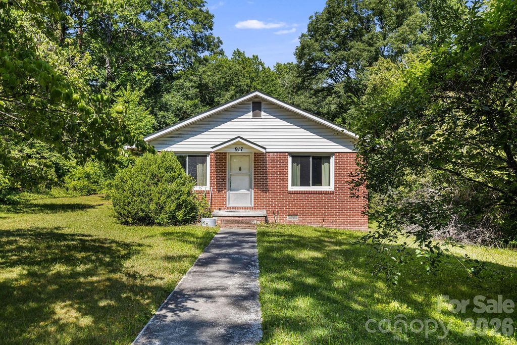 917 Fassifern Court, Hendersonville, NC 28791