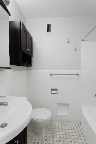 5858 N SHERIDAN Road 407, Chicago, IL 60660