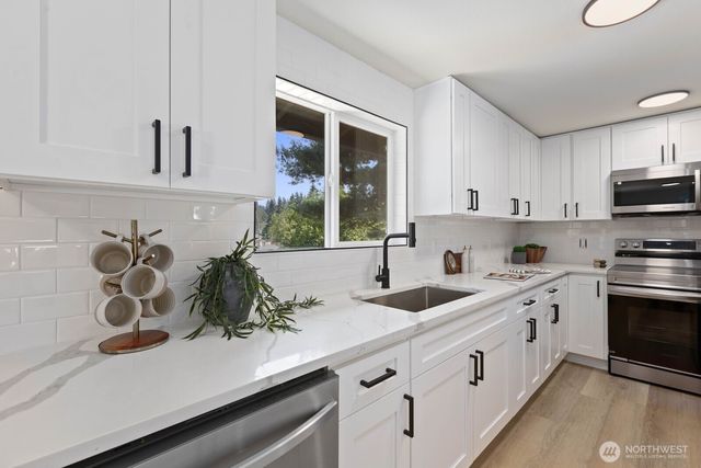 30420 2nd Avenue S, Federal Way, WA 98003