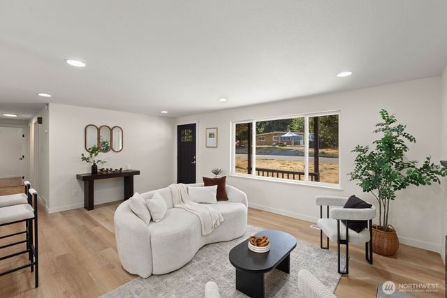30420 2nd Avenue S, Federal Way, WA 98003