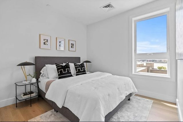 301 Border PH, Boston, MA 02128